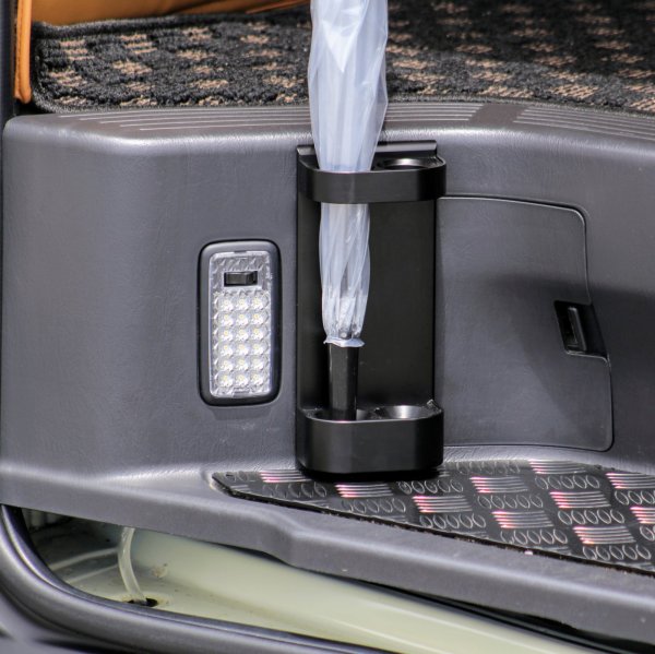 画像4: 200系ハイエース専用 排水機能付き 傘立て スーパーGL/ワゴンGL (4)